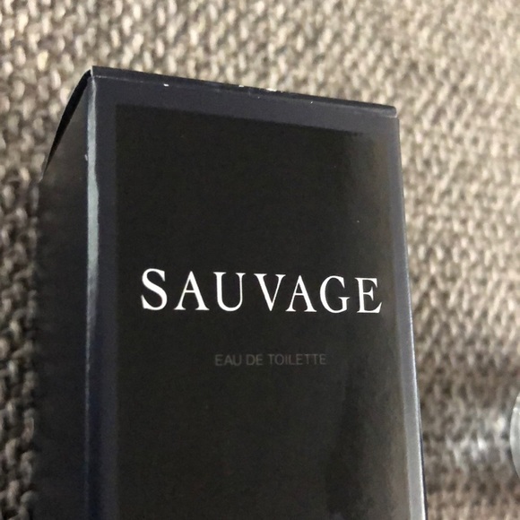 Dior SAUVAGE Travel Size 10 ml 0.34 FL OZ MINIATURE VIP GIFT - Picture 4 of 10